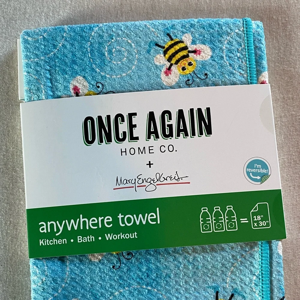 NWT Anywhere Towel – Blue Bee Print